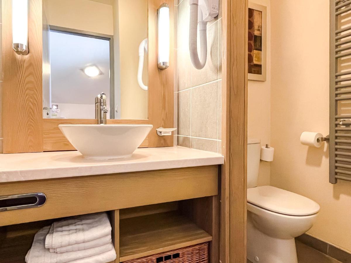 South Facing 2-Bed Apartment With Fireplace, Terrasses Deos フレーヌ エクステリア 写真