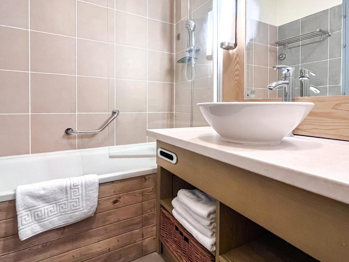 South Facing 2-Bed Apartment With Fireplace, Terrasses Deos フレーヌ エクステリア 写真